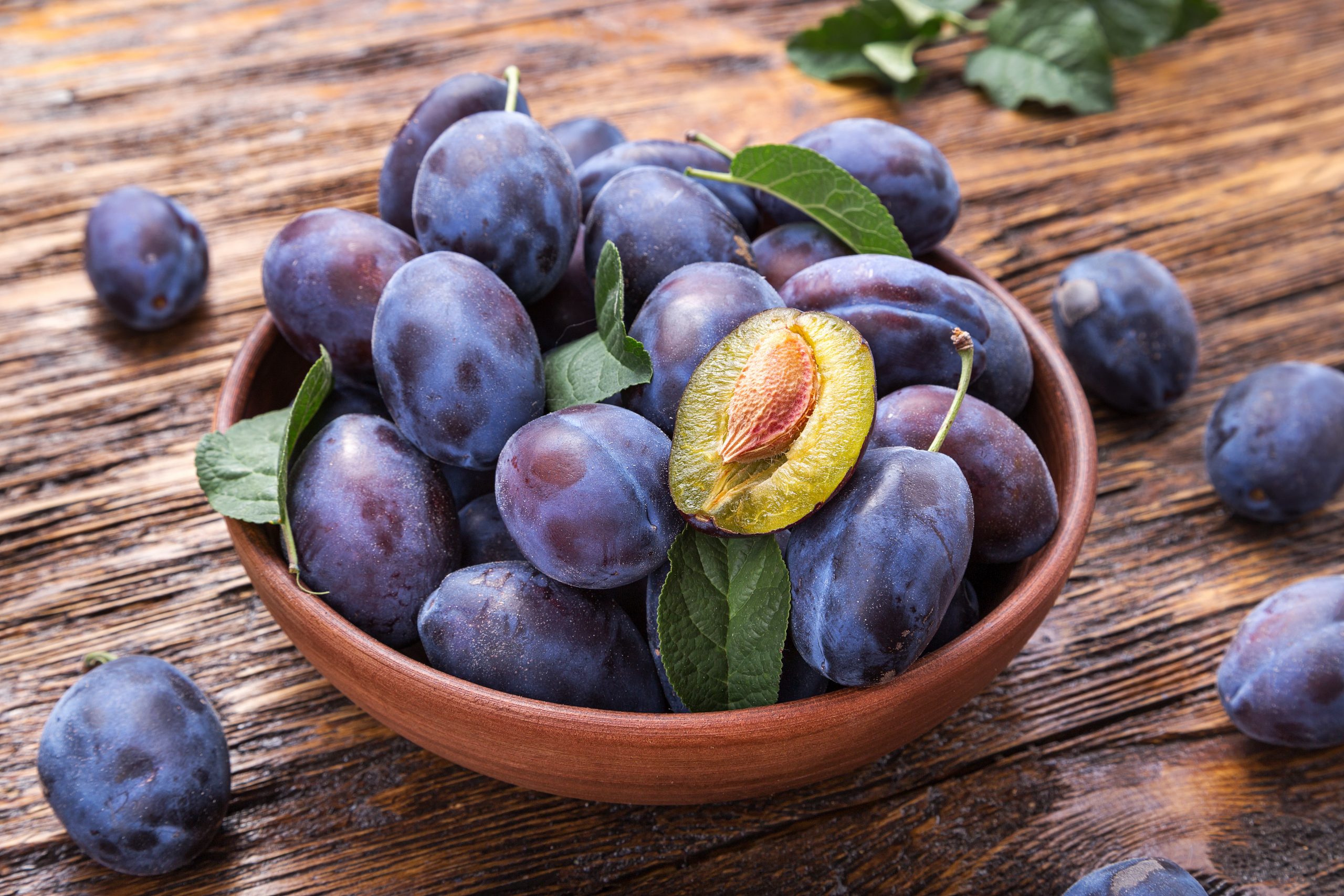 prunes sur la table