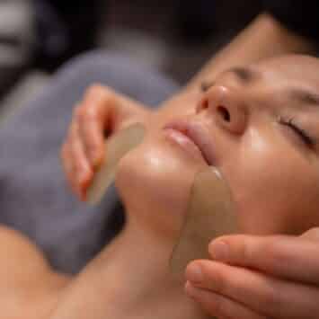 La routine Gua Sha pour un teint éclatant