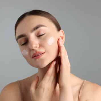 Il transforme la routine soin en véritable moment sensoriel